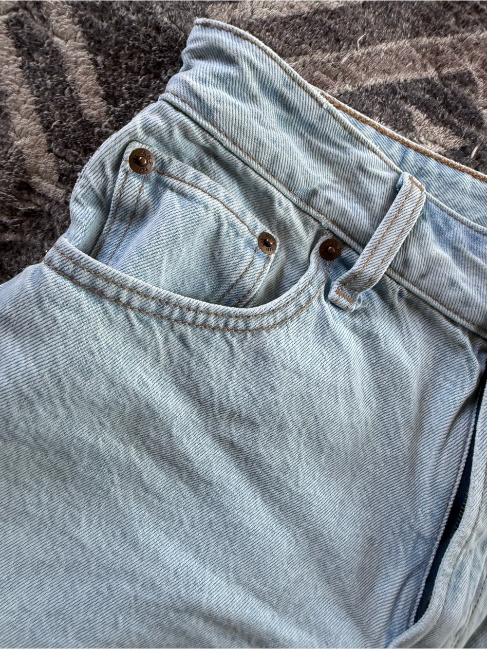 Abercrombie & Fitch Light Wash High-Rise Denim Shorts - Picture 3 of 4
